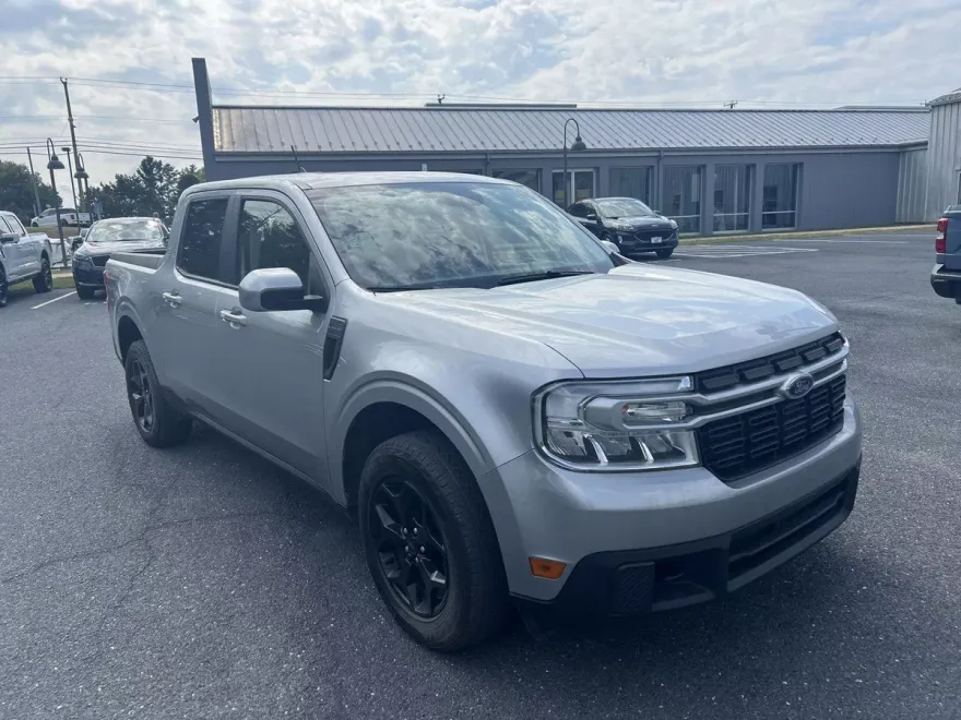 2022 Ford Maverick Lariat photo 1