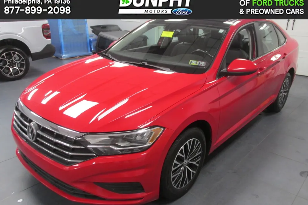 2019 Volkswagen Jetta 1.4T R-Line photo 1