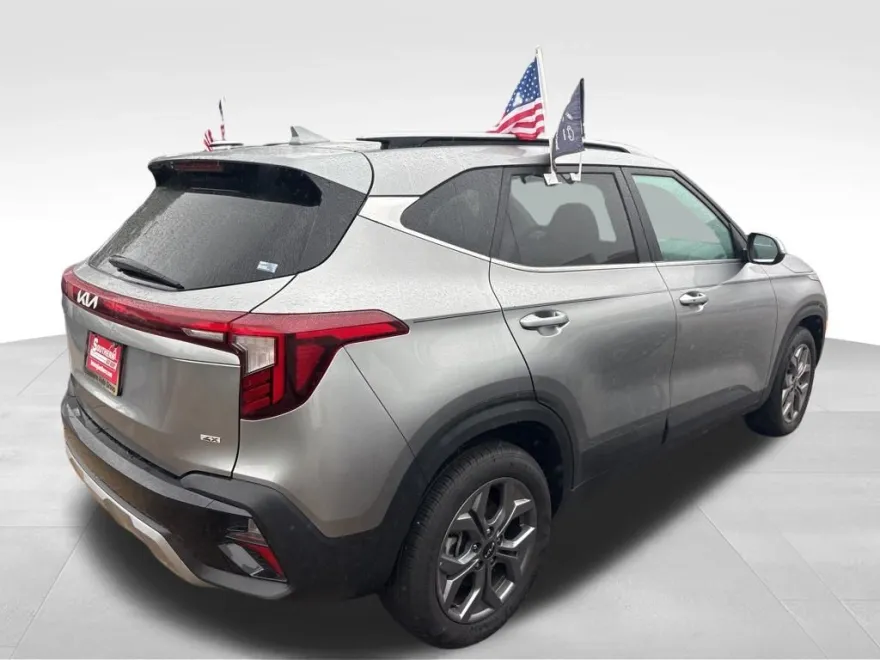 2024 Kia Seltos S photo 1