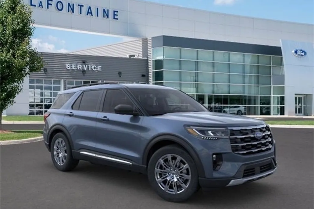 2025 Ford Explorer photo 1