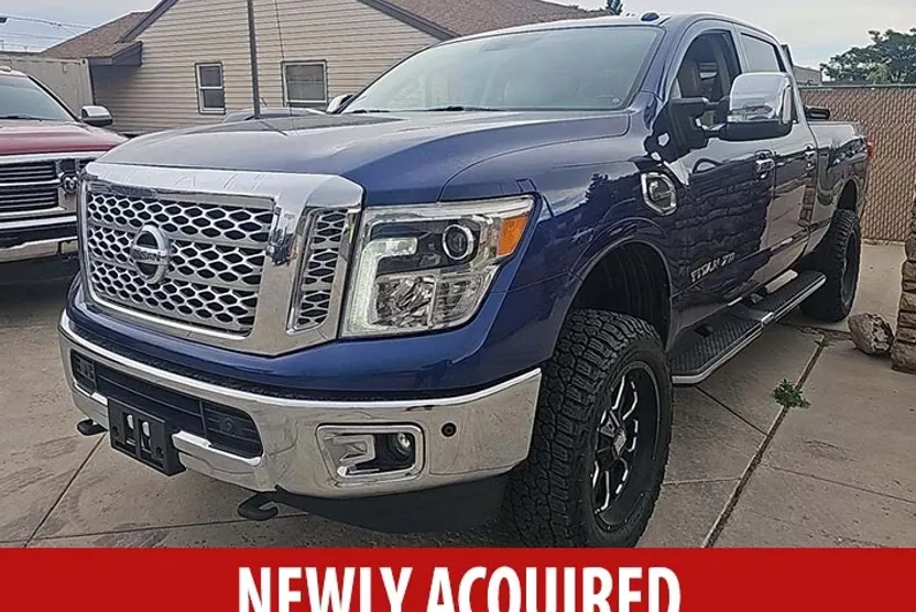 2016 Nissan Titan SL photo 1