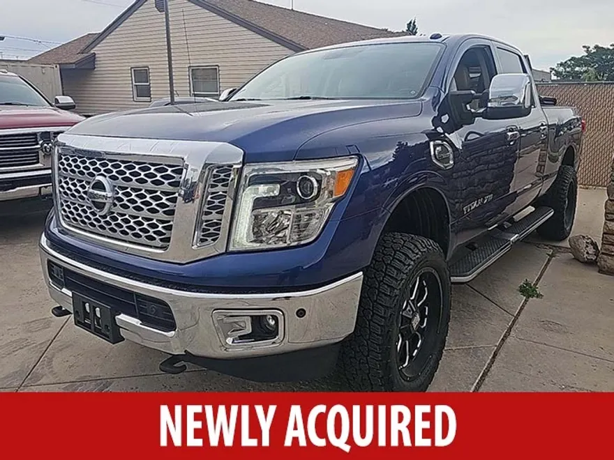 2016 Nissan Titan SL photo 1