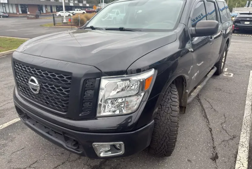 2019 Nissan Titan S photo 1