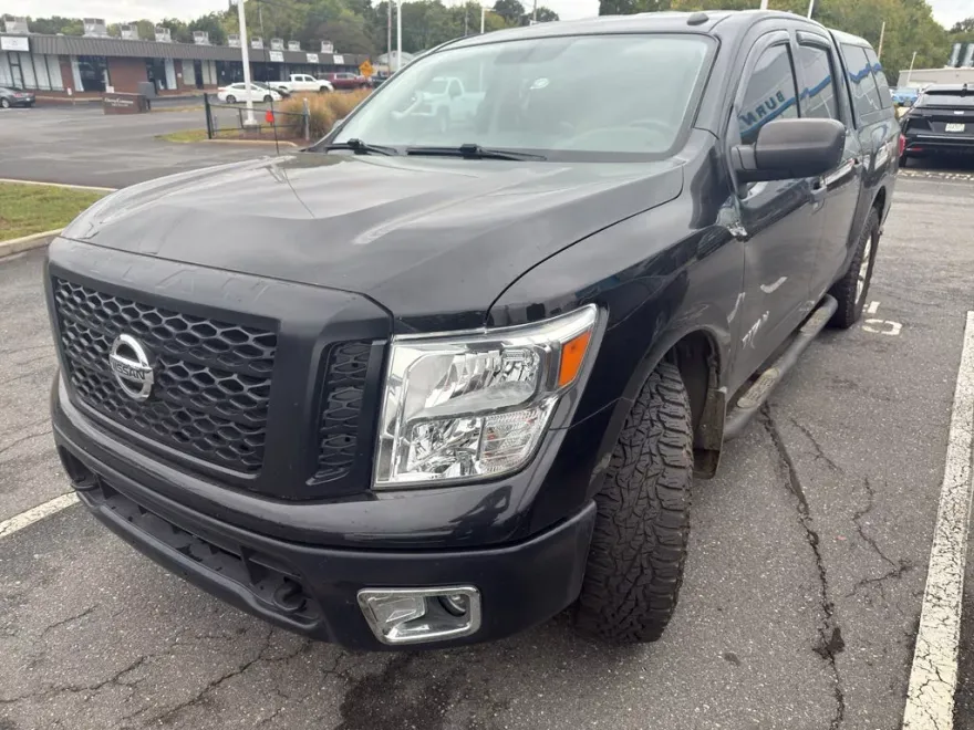 2019 Nissan Titan S photo 1