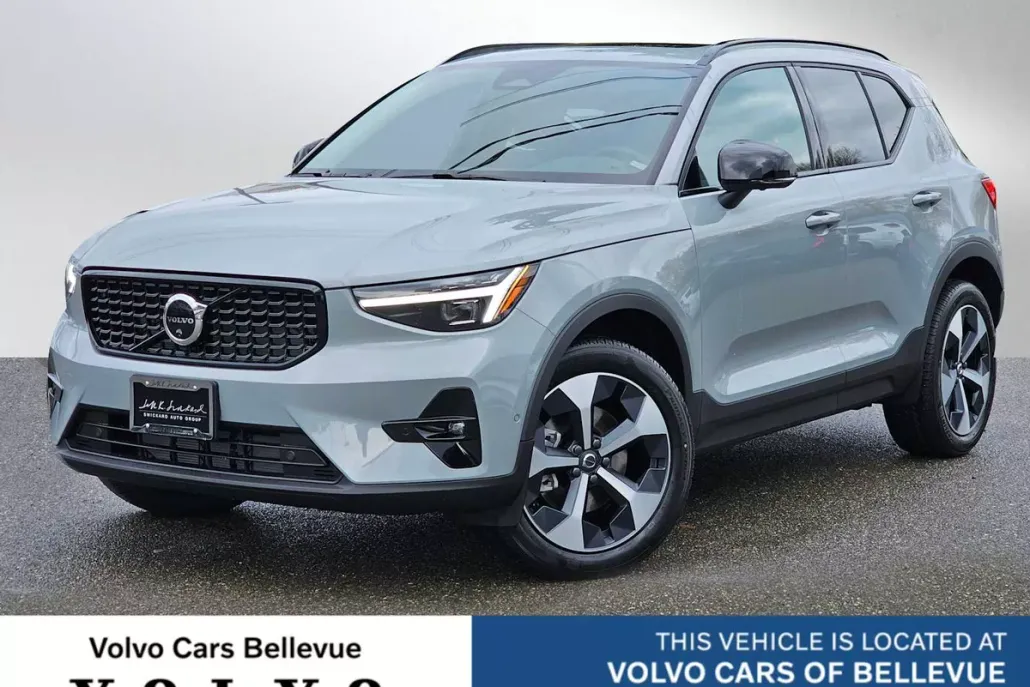2025 Volvo XC40 Plus photo 1