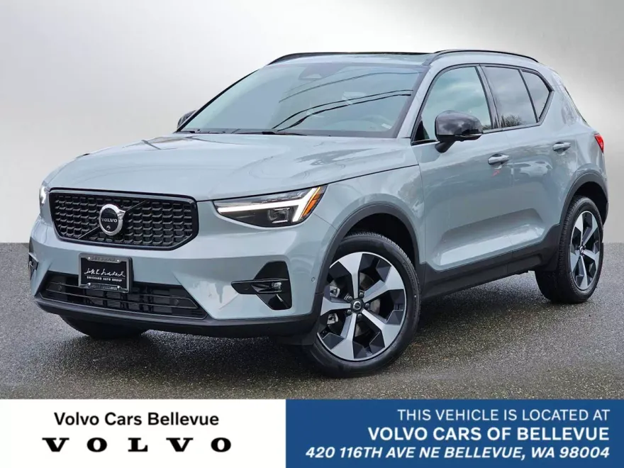 2025 Volvo XC40 Plus photo 1