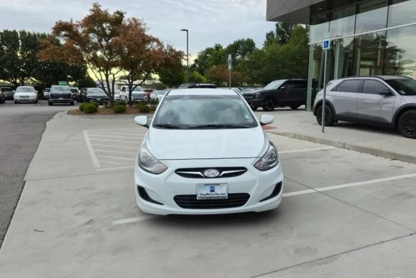 2014 Hyundai Accent GS photo 1