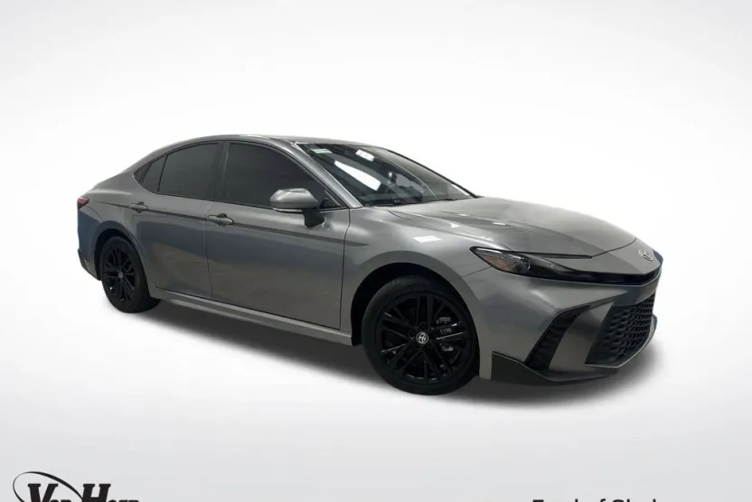 2025 Toyota Camry SE photo 1