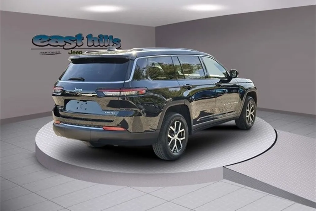 2023 Jeep Grand Cherokee Limited photo 1