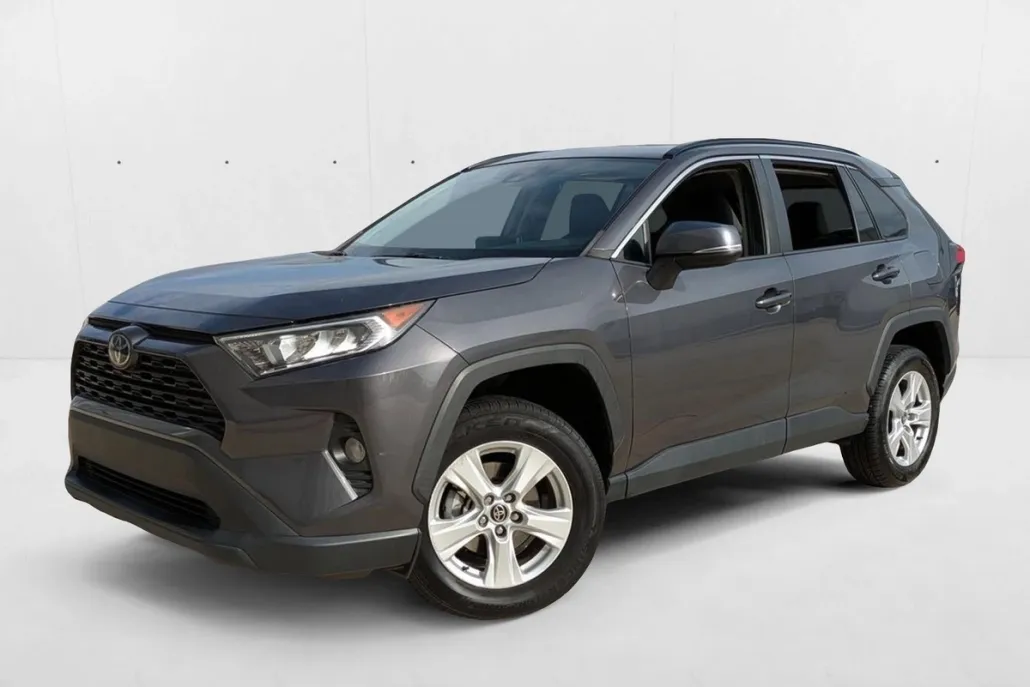 2021 Toyota RAV4 XLE photo 1