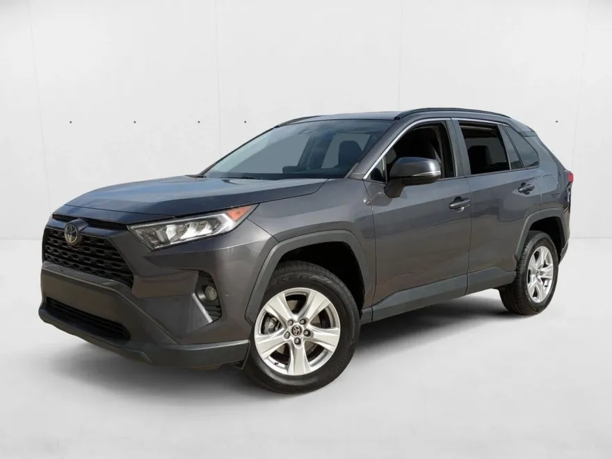 2021 Toyota RAV4 XLE photo 1