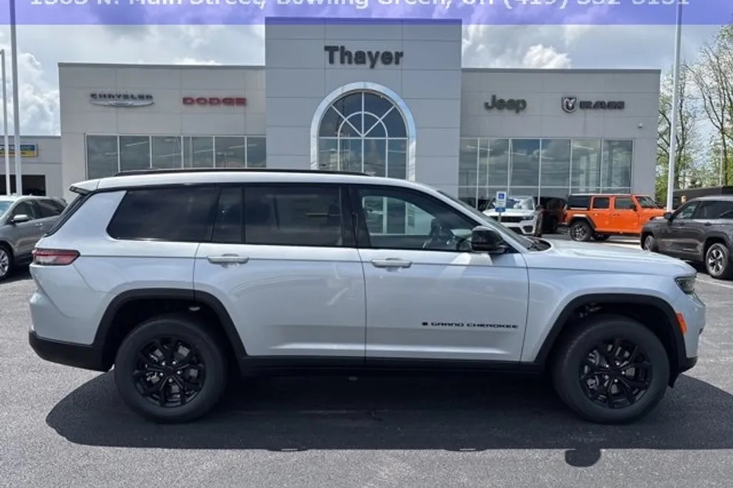 2025 Jeep Grand Cherokee Altitude photo 1