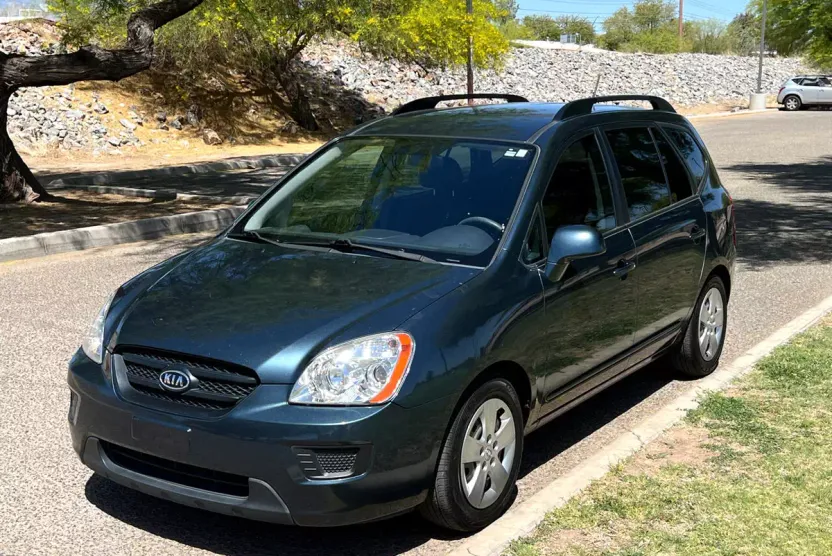 2009 Kia Rondo photo 1