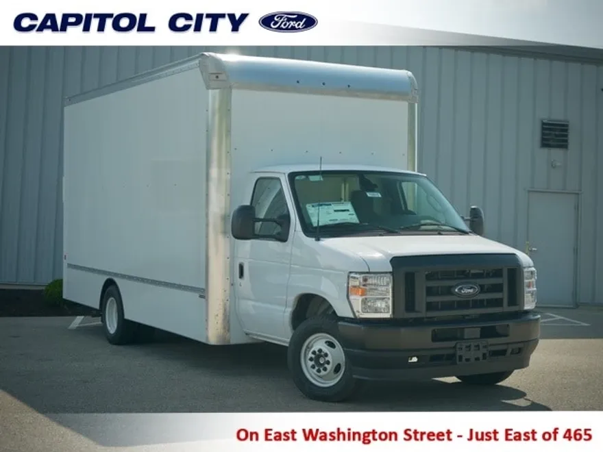 2025 Ford E-450 Cutaway photo 1