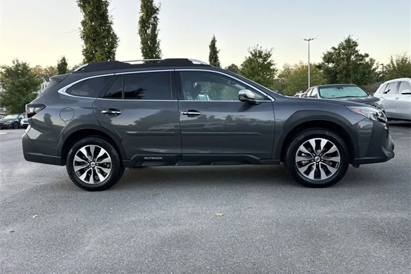 2023 Subaru Outback Touring XT photo 1