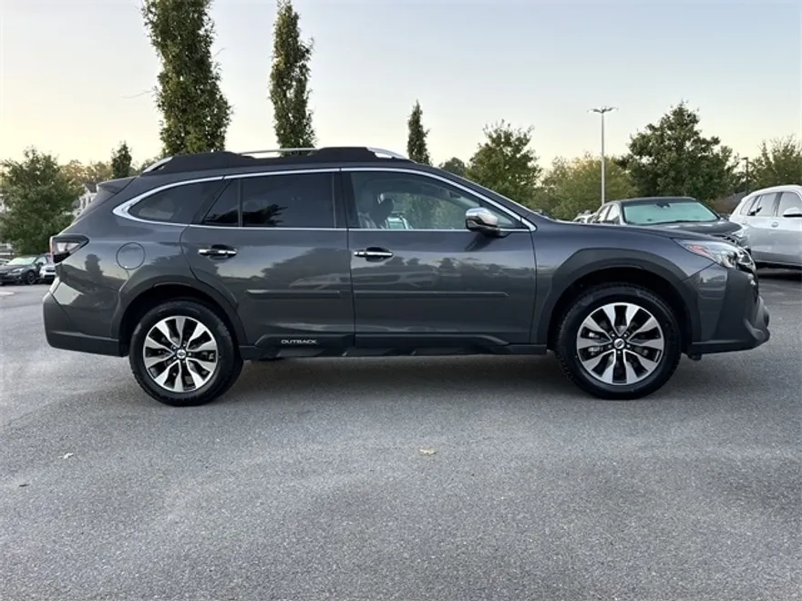 2023 Subaru Outback Touring XT photo 1