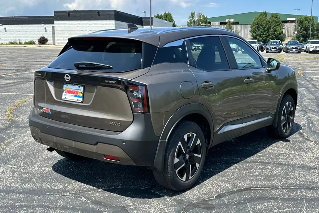 2025 Nissan Kicks SV photo 1