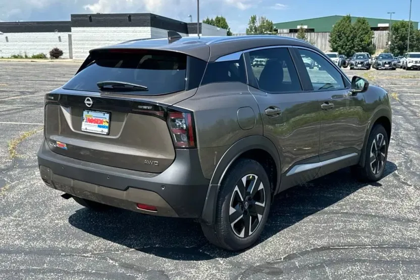 2025 Nissan Kicks SV photo 1
