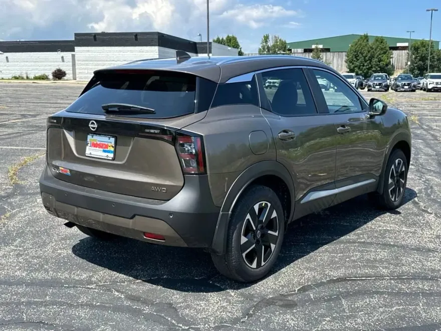 2025 Nissan Kicks SV photo 1