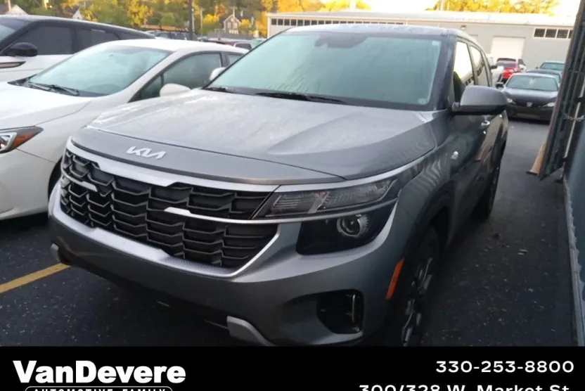 2024 Kia Seltos LX photo 1