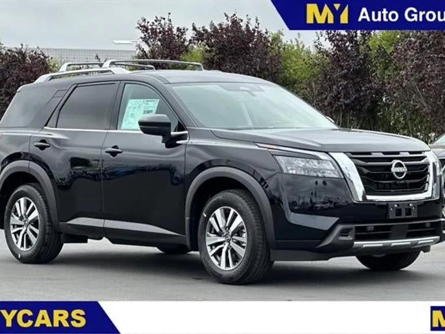 2025 Nissan Pathfinder SL photo 1