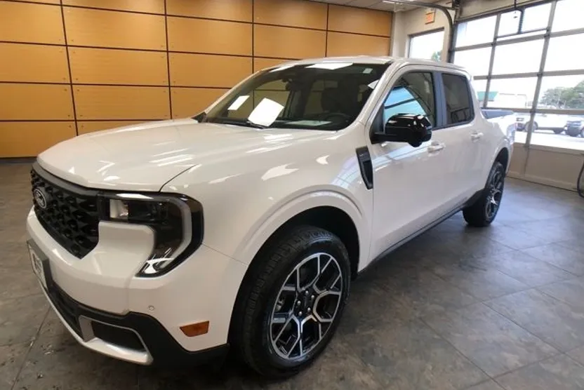 2025 Ford Maverick Lariat photo 1