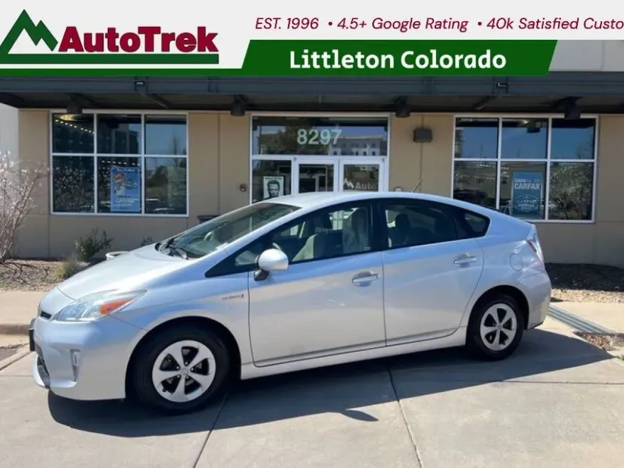 2015 Toyota Prius Two photo 1