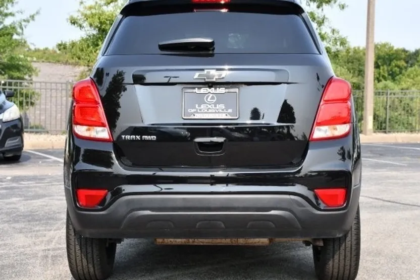 2022 Chevrolet Trax LT photo 1