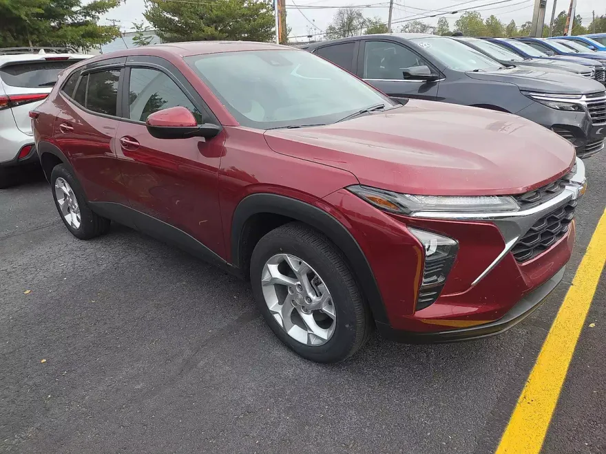 2024 Chevrolet Trax LS photo 1