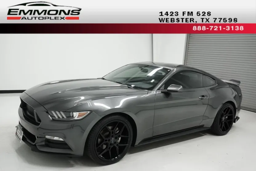 2017 Ford Mustang V6 photo 1