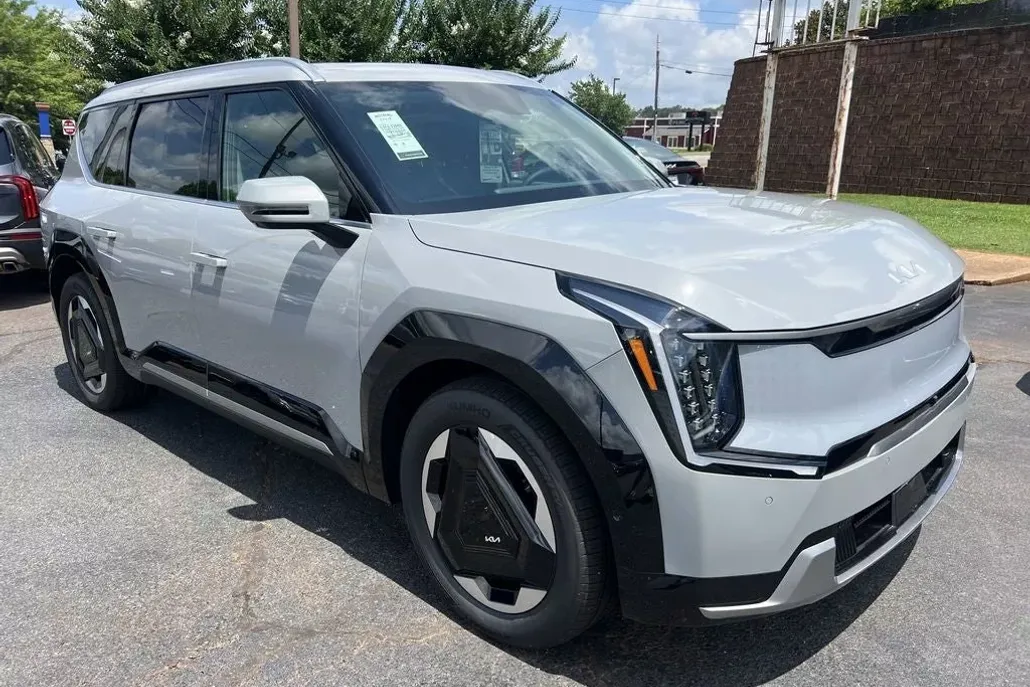 2026 Kia EV9 Land photo 1