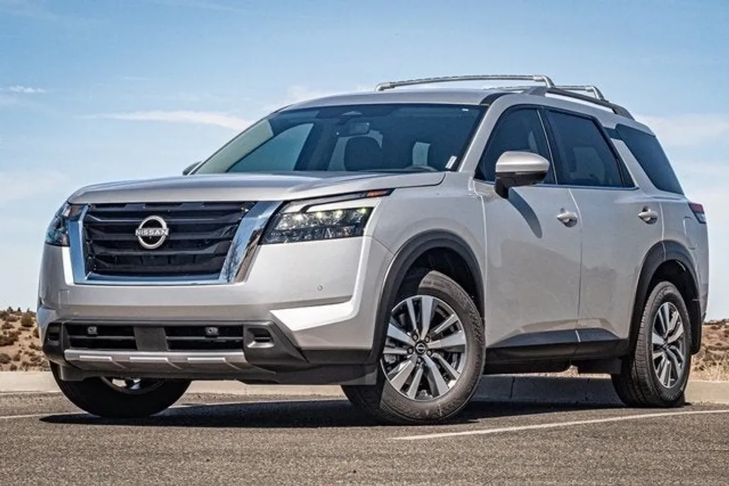 2025 Nissan Pathfinder SL photo 1