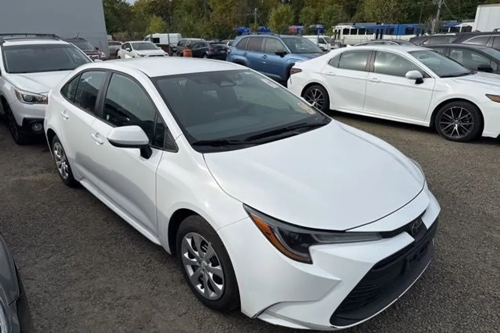 2024 Toyota Corolla LE photo 1