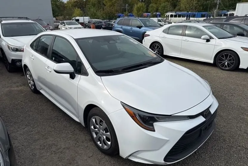 2024 Toyota Corolla LE photo 1
