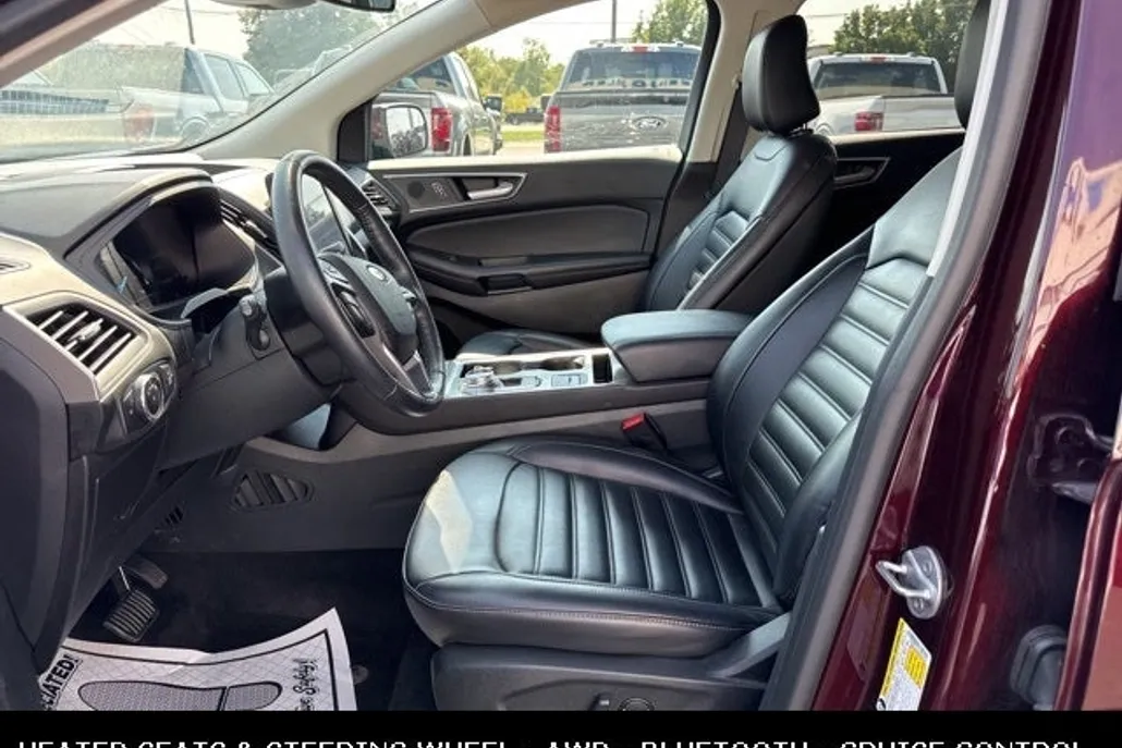 2022 Ford Edge SEL photo 1