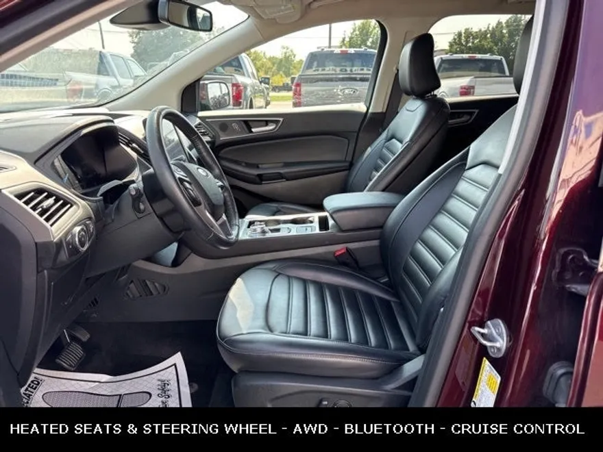 2022 Ford Edge SEL photo 1