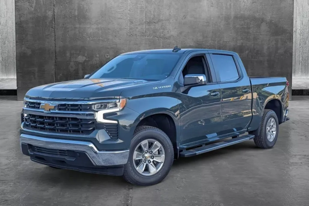 2025 Chevrolet Silverado 1500 LT photo 1