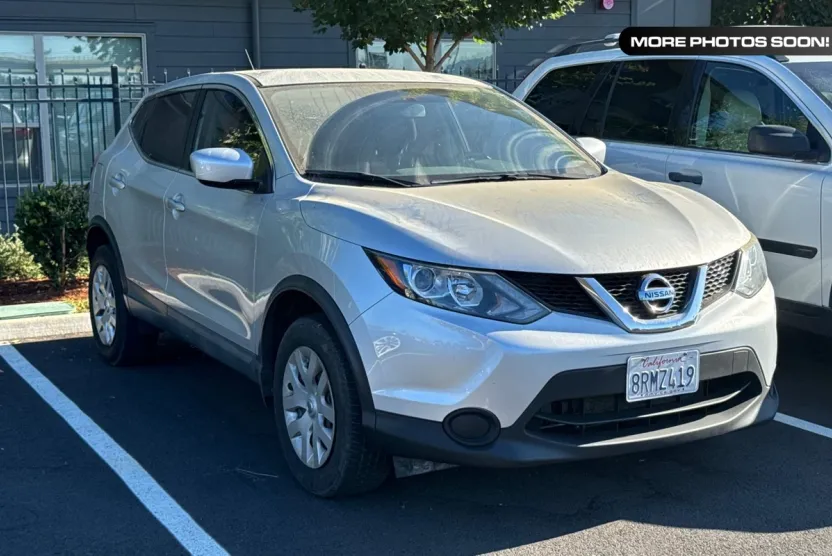 2018 Nissan Rogue Sport S photo 1