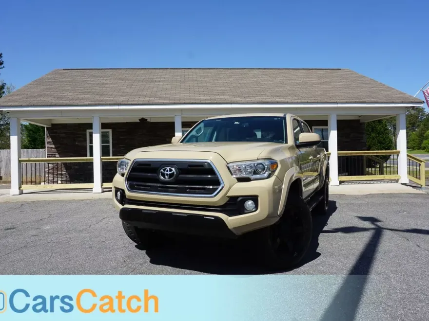 2017 Toyota Tacoma SR5 photo 1