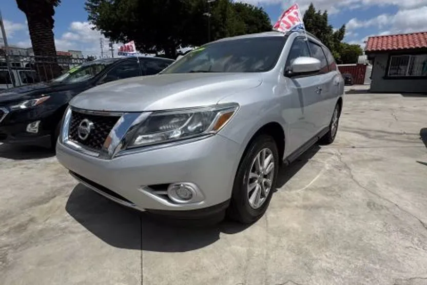 2016 Nissan Pathfinder photo 1