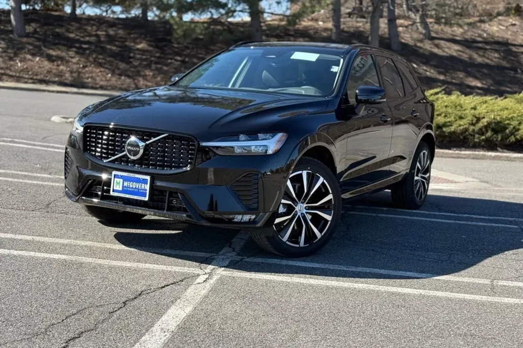 2025 Volvo XC60 B5 Plus photo 1