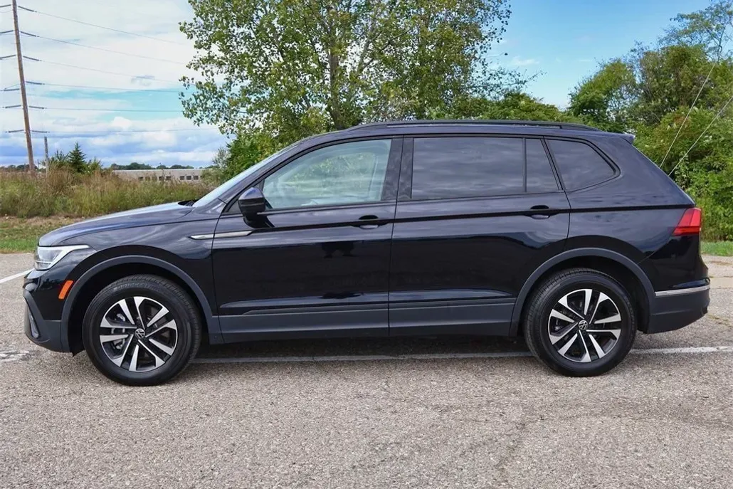 2022 Volkswagen Tiguan S photo 1
