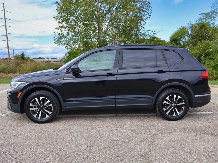 2022 Volkswagen Tiguan S photo 1