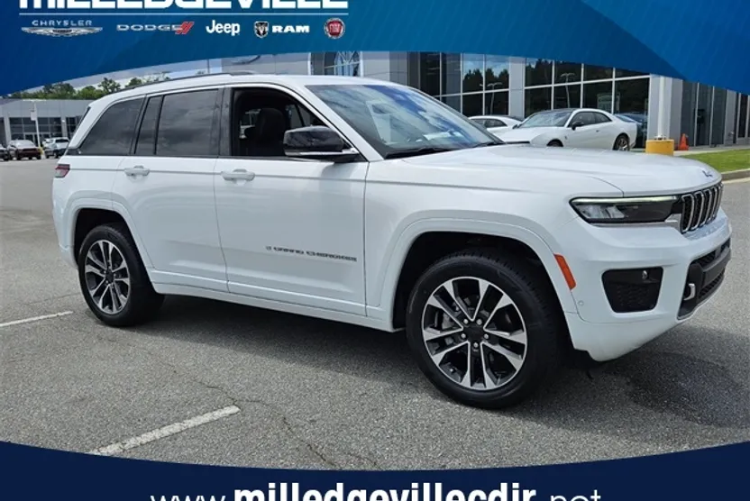 2023 Jeep Grand Cherokee Overland photo 1
