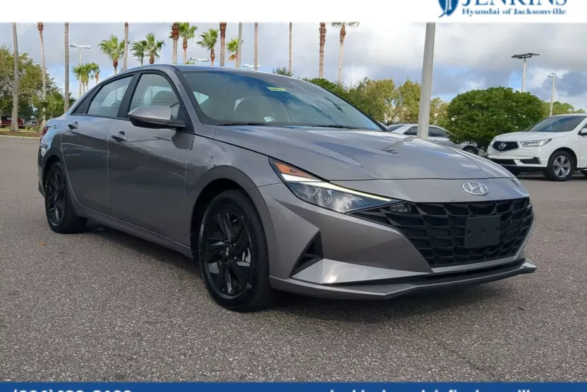 2023 Hyundai Elantra SEL photo 1