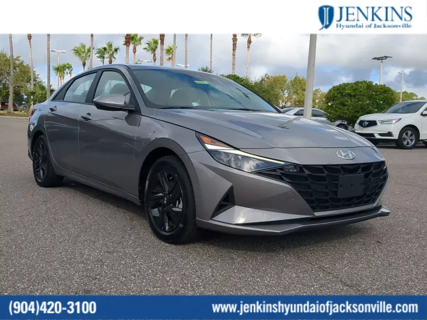 2023 Hyundai Elantra SEL photo 1