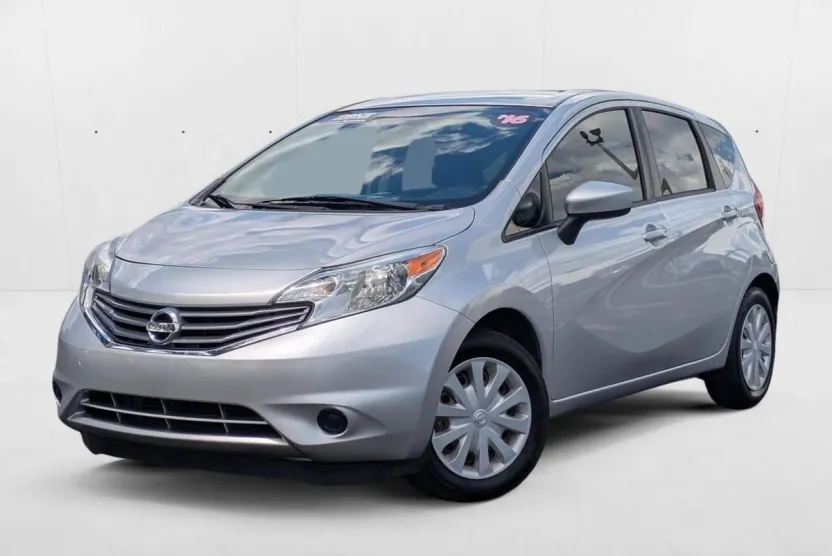 2016 Nissan Versa Note SV photo 1