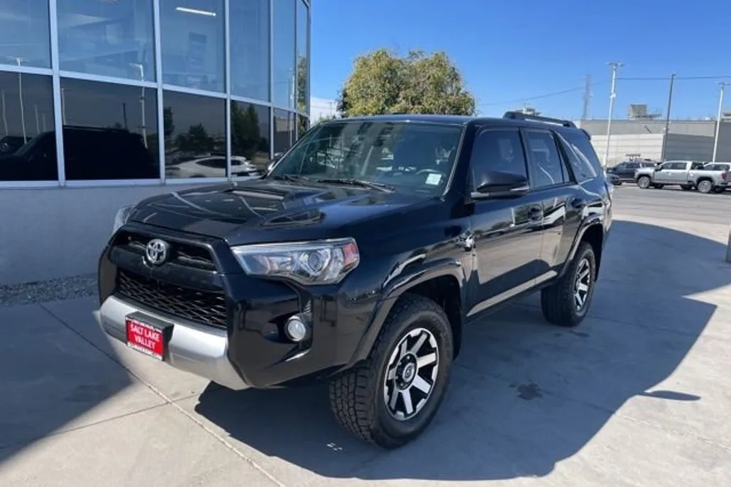 2019 Toyota 4Runner SR5 photo 1