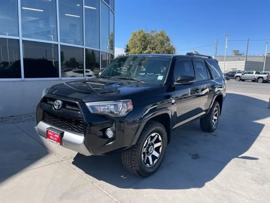 2019 Toyota 4Runner SR5 photo 1