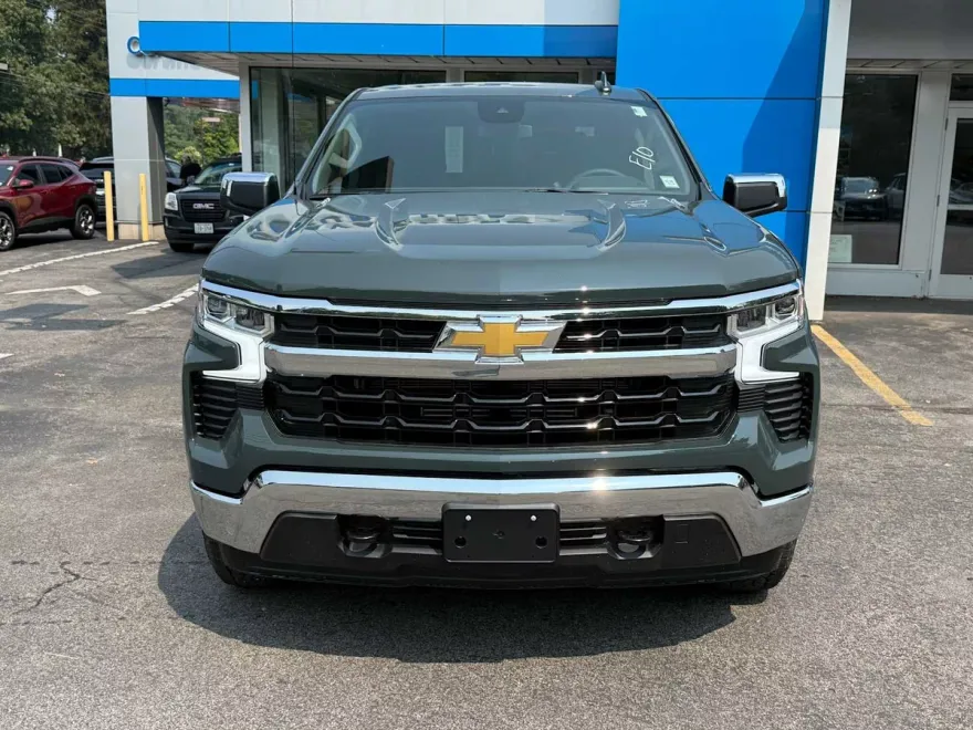 2026 Chevrolet Silverado 1500 LT photo 1